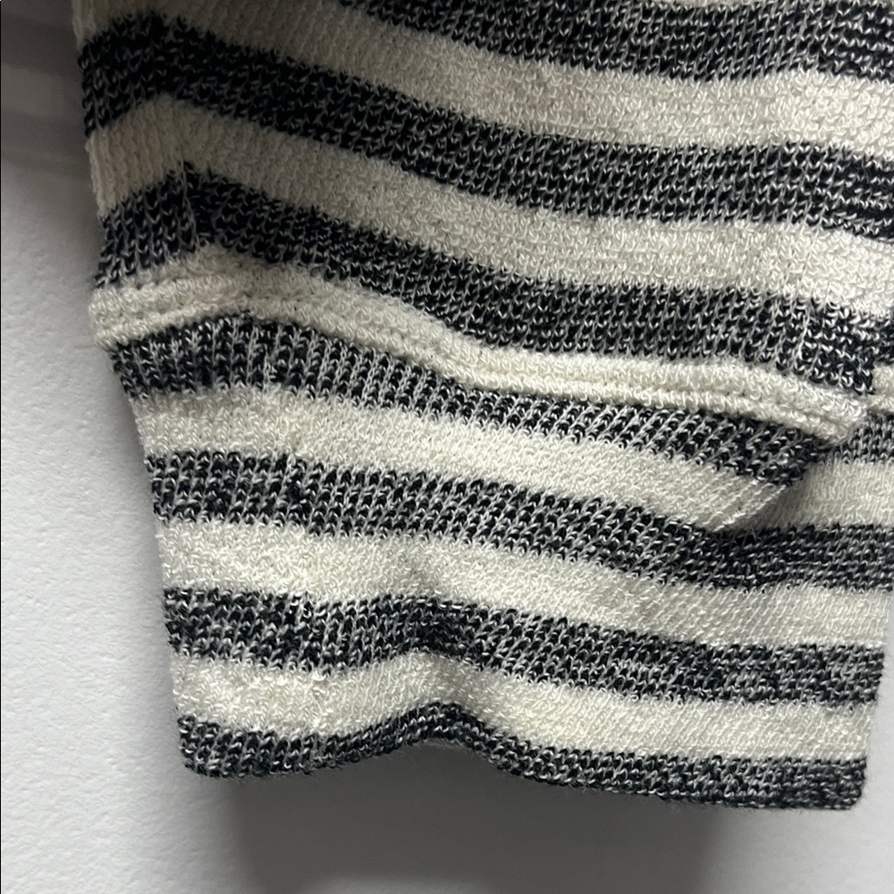 BCBGMaxAzria sweater - Picture 4 of 10